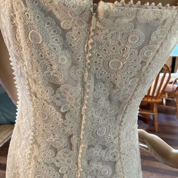 Beautiful Ivory Lace Dress - Picture 3 of 5